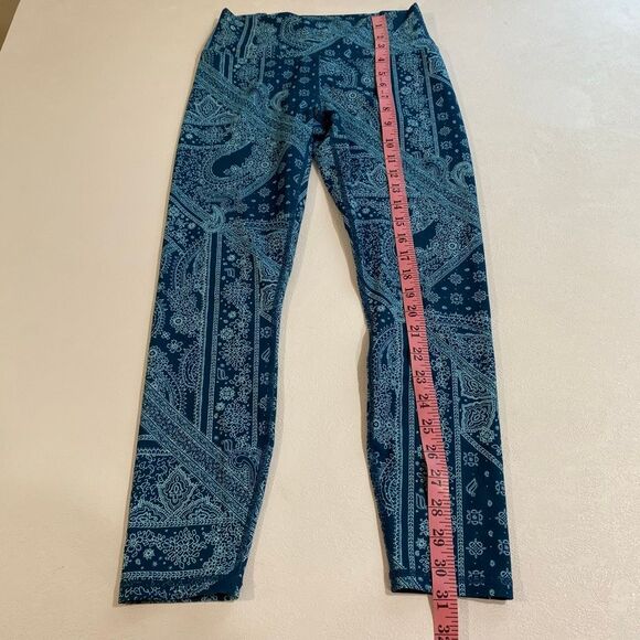 Fabletics PowerHold Blue Paisley Print Leggings Women’s High Waisted Compression - Picture 5 of 9